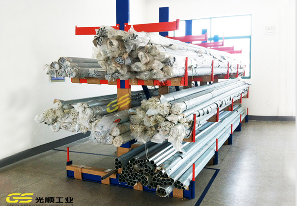 穿梭式重型货架特点及适用范围—深圳<a href='http://www.szgsg.com/' target='_blank'><u>货架厂</u></a>家