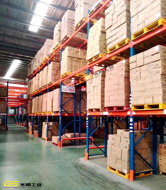 如何选择仓库货架—深圳<a href='http://www.szgsg.com/' target='_blank'><u>货架厂家</u></a>